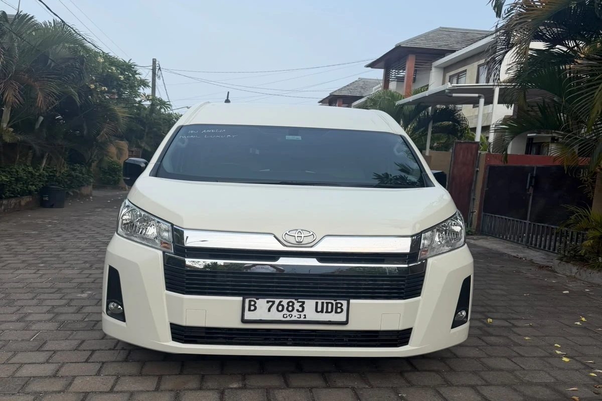 Sewa Toyota Hiace Premio 11 Penumpang di Bali dengan sopir MTNusa